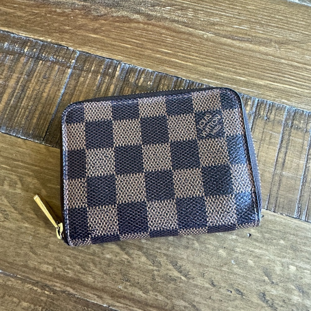 Pre-loved LV zippy coin purse